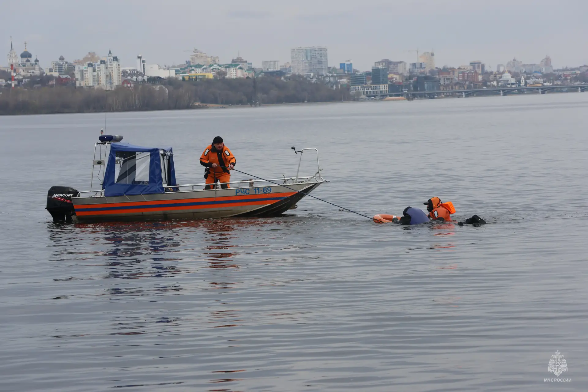 16 апреля на базе Государственной инспекции по маломерным судам Воронежской области состоялось практическое занятие по оказанию помощи тонущему человеку 16 апреля на базе Государственной инспекции по маломерным судам Воронежской области состоялось практическое занятие по оказанию помощи тонущему человеку