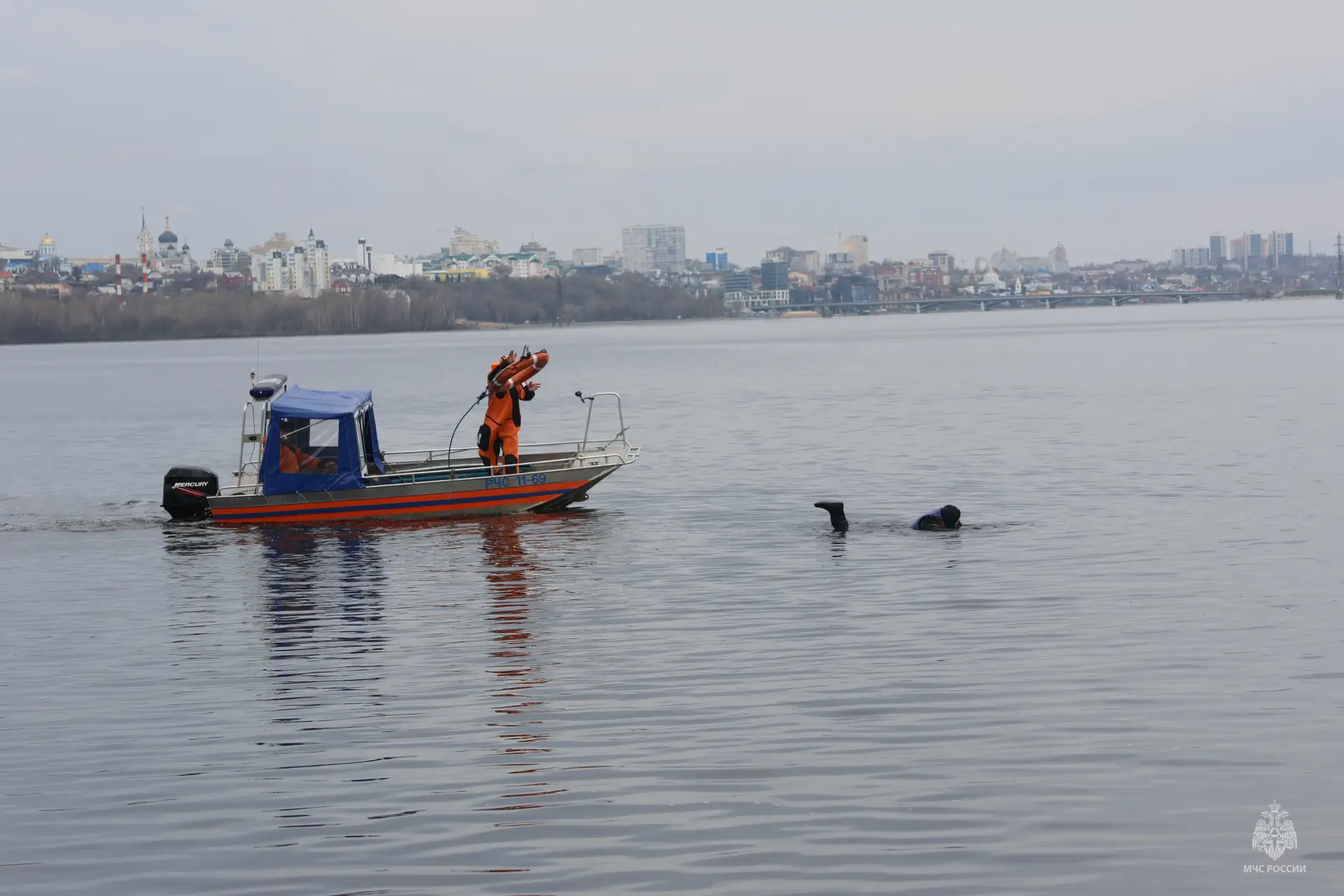 16 апреля на базе Государственной инспекции по маломерным судам Воронежской области состоялось практическое занятие по оказанию помощи тонущему человеку 16 апреля на базе Государственной инспекции по маломерным судам Воронежской области состоялось практическое занятие по оказанию помощи тонущему человеку