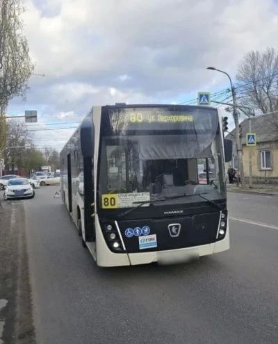 Автобус №80 сбил 17-летнего подростка на зебре на Чапаева