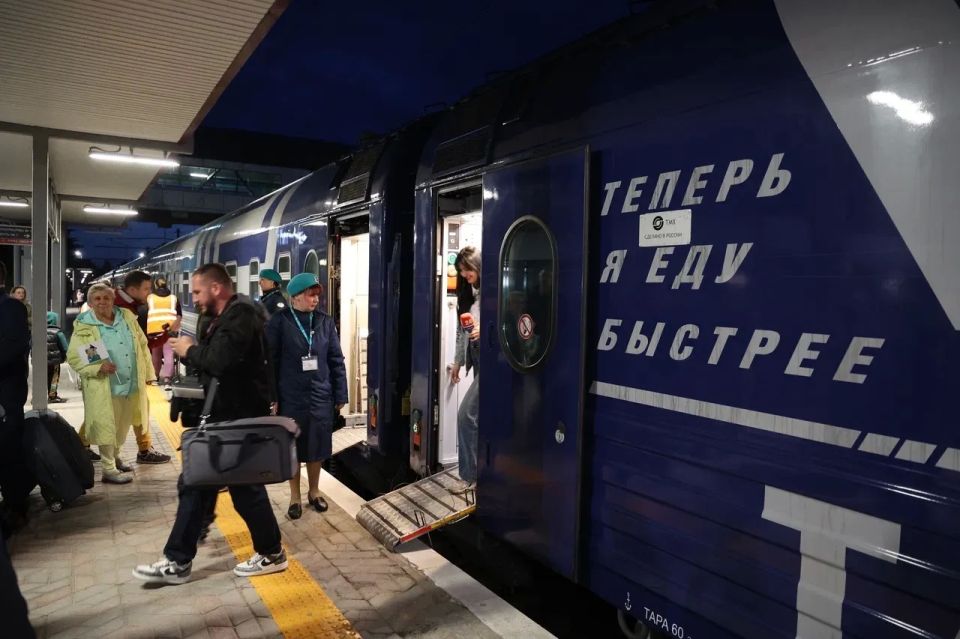 На Крымской железной дороге встретили первую ускоренную «Таврию»