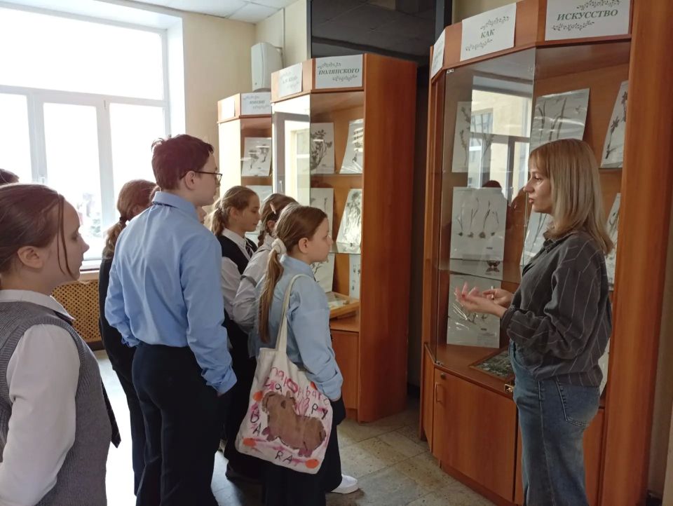 Городское управление экологии организовало для юных экологов экскурсию на выставку «Первоцветы» и в Музей растительного покрова Центрального Черноземья имени К. Ф. Хмелева Воронежского государственного университета