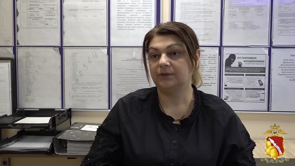 Воронежские полицейские вручили паспорт дочери ветерана Великой Отечественной войны