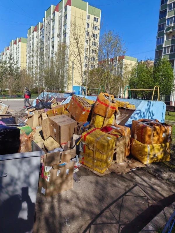 «Скоро завалит проезжую часть»: воронежцы несколько месяцев безуспешно борются со свалкой на Шишкова «Скоро завалит проезжую часть»: воронежцы несколько месяцев безуспешно борются со свалкой на Шишкова