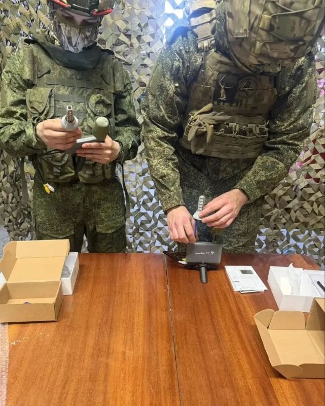 Депутат Воронежской городской Думы Алексей Золотарев передал монитор и антенны к нему по обращению бойцов на Покровское направление, также несколько мониторов помогли закупить воронежские предприниматели