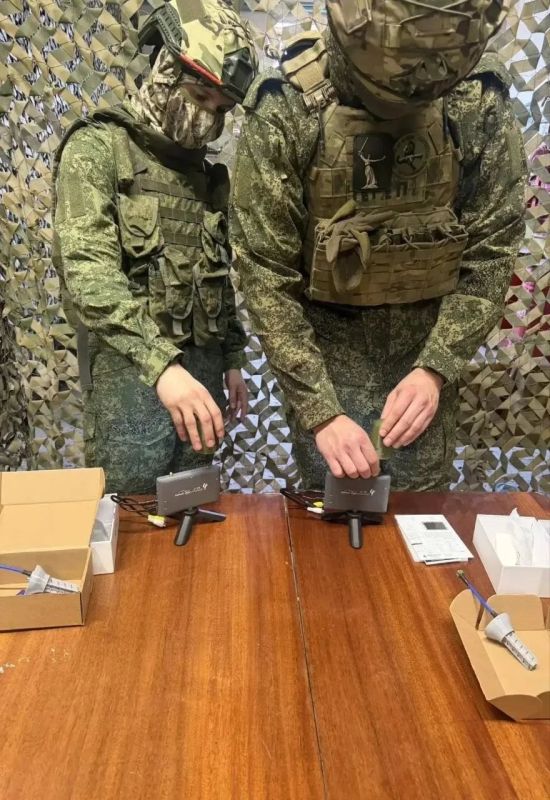 Депутат Воронежской городской Думы Алексей Золотарев передал монитор и антенны к нему по обращению бойцов на Покровское направление, также несколько мониторов помогли закупить воронежские предприниматели Депутат Воронежской городской Думы Алексей Золотарев передал монитор и антенны к нему по обращению бойцов на Покровское направление, также несколько мониторов помогли закупить воронежские предприниматели
