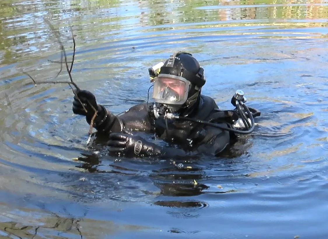 В Новоусманском районе водолазы очистили дно водоемов в районе 3 популярных пляжей В Новоусманском районе водолазы очистили дно водоемов в районе 3 популярных пляжей