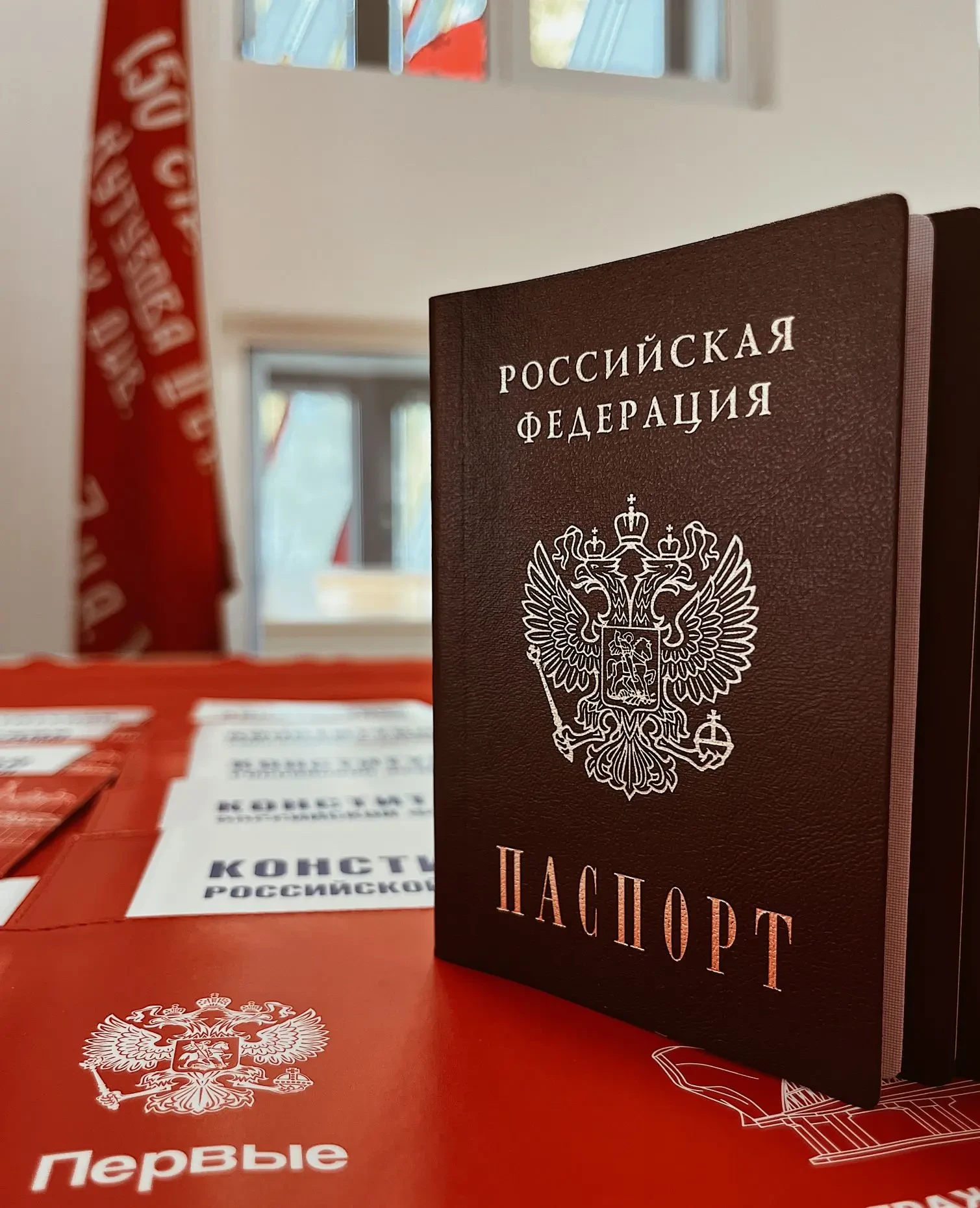 В Воронеже полицейские вручили подросткам первые паспорта в стенах «Музея-диорамы» В Воронеже полицейские вручили подросткам первые паспорта в стенах «Музея-диорамы»