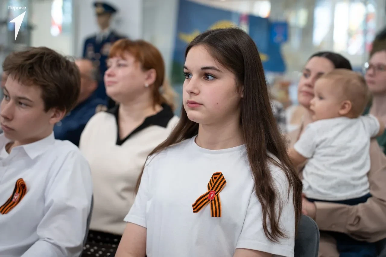 В Воронеже полицейские вручили подросткам первые паспорта в стенах «Музея-диорамы» В Воронеже полицейские вручили подросткам первые паспорта в стенах «Музея-диорамы»