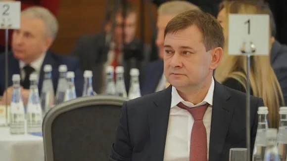 Член комитета Совета Федерации по федеративному устройству, региональной политике, местному самоуправлению и делам Севера, бывший председатель Воронежской областной думы и экс-секретарь реготделения партии «Единая Россия»...