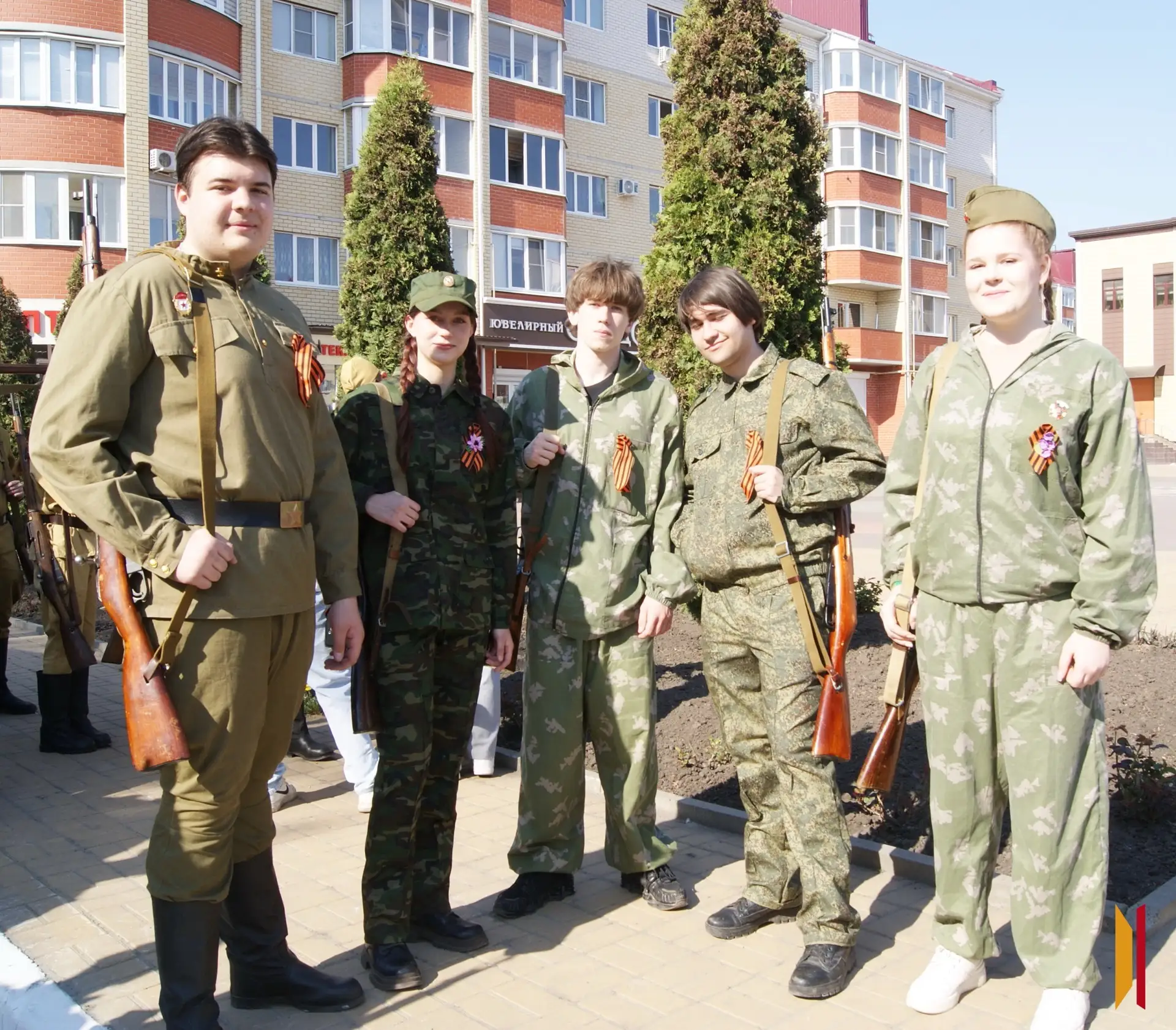 В районах Воронежской области прошли праздничные авто- мото- и легкоатлетические забеги В Терновском районе ученики школ пробежали более четырех километров в рамках забега «Кросс Победы». В Хохольском районе экипаж из... В районах Воронежской области прошли праздничные авто- мото- и легкоатлетические забеги В Терновском районе ученики школ пробежали более четырех километров в рамках забега «Кросс Победы». В Хохольском районе экипаж из...