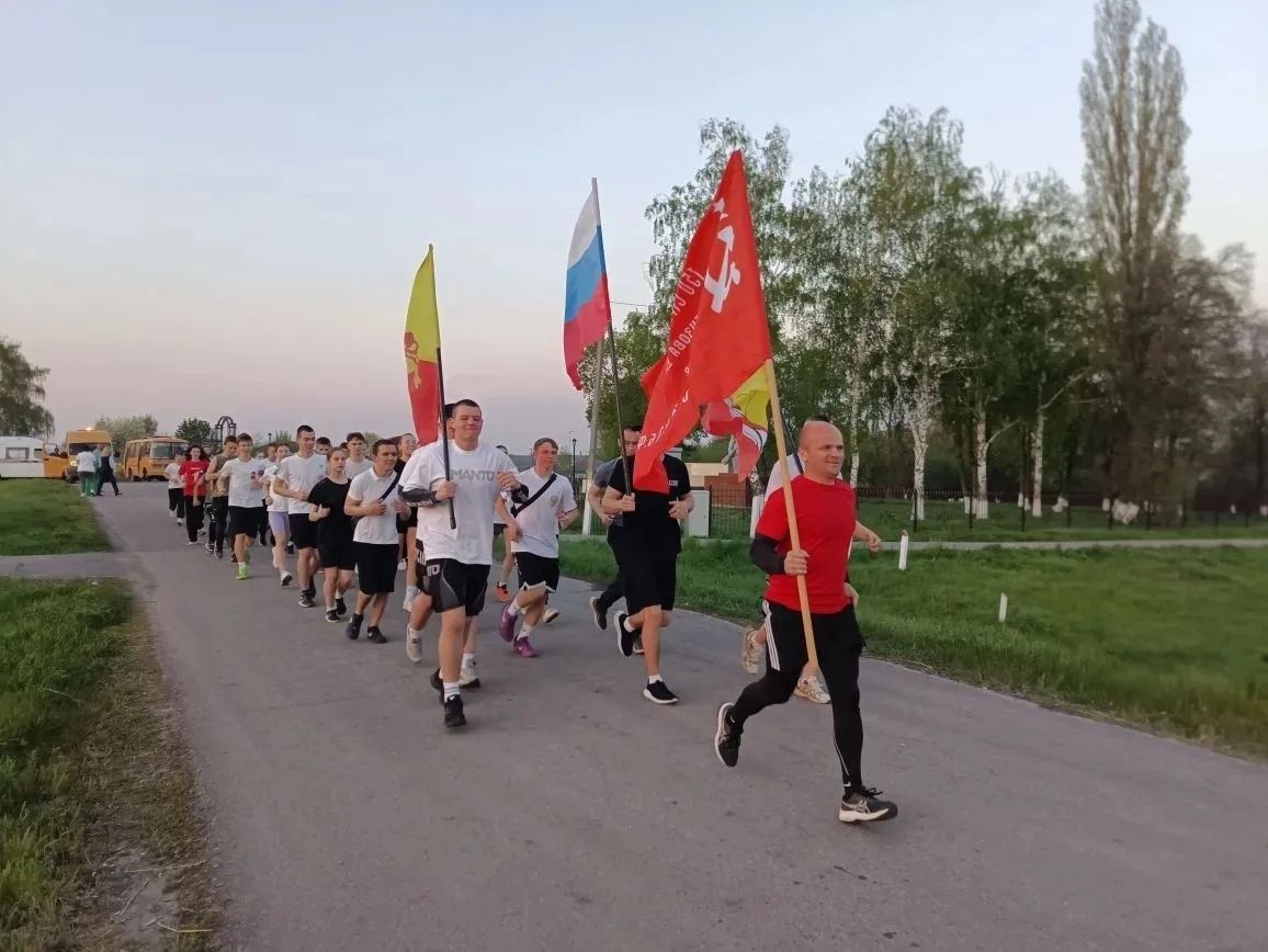 В районах Воронежской области прошли праздничные авто- мото- и легкоатлетические забеги В Терновском районе ученики школ пробежали более четырех километров в рамках забега «Кросс Победы». В Хохольском районе экипаж из... В районах Воронежской области прошли праздничные авто- мото- и легкоатлетические забеги В Терновском районе ученики школ пробежали более четырех километров в рамках забега «Кросс Победы». В Хохольском районе экипаж из...