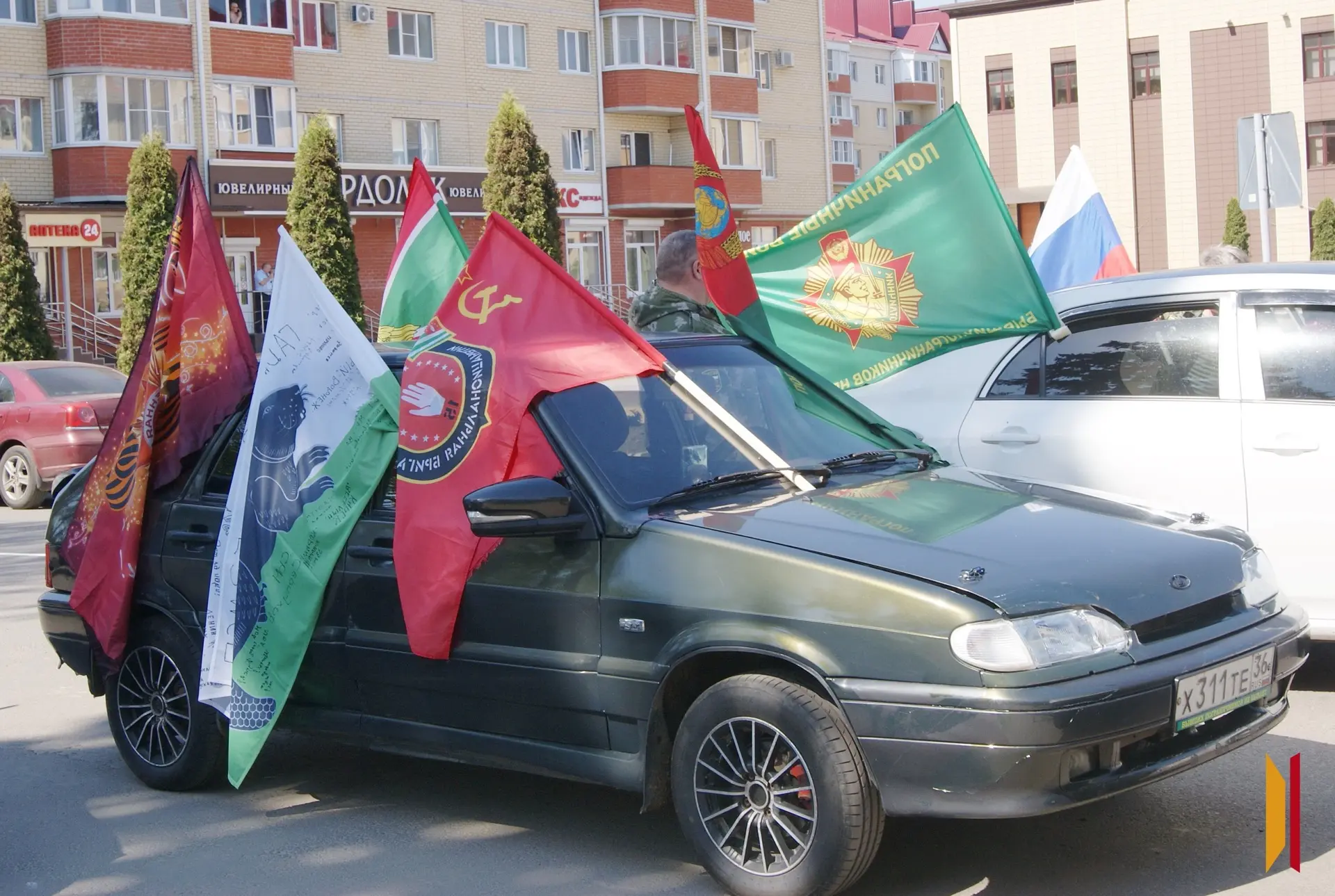 В районах Воронежской области прошли праздничные авто- мото- и легкоатлетические забеги В Терновском районе ученики школ пробежали более четырех километров в рамках забега «Кросс Победы». В Хохольском районе экипаж из... В районах Воронежской области прошли праздничные авто- мото- и легкоатлетические забеги В Терновском районе ученики школ пробежали более четырех километров в рамках забега «Кросс Победы». В Хохольском районе экипаж из...