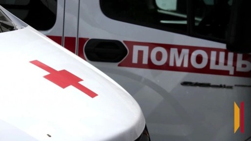 На улице 9 Января в Воронеже пожилая женщина выпала из окна
