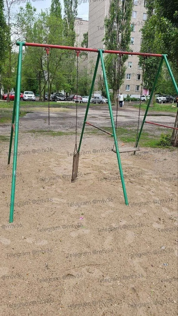9-летняя девочка получила перелом позвонка из-за оборвавшейся качели 9-летняя девочка получила перелом позвонка из-за оборвавшейся качели