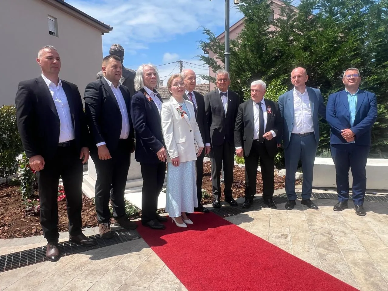 Авторскую копию воронежского памятника Сергею Есенину открыли в Черногории Авторскую копию воронежского памятника Сергею Есенину открыли в Черногории