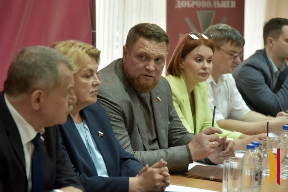 Депутаты облдумы организовали межведомственную встречу по вопросам помощи участникам СВО и их родным Депутаты облдумы организовали межведомственную встречу по вопросам помощи участникам СВО и их родным
