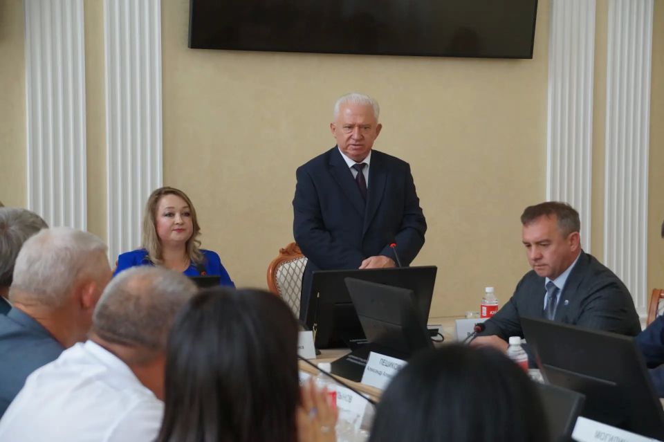 Глава Богучарского муниципального района Валерий Кузнецов сложил полномочия