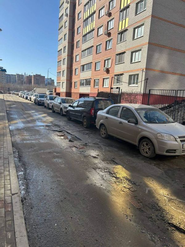 «Грязь, пыль, ямы»: воронежцы полгода не могут дождаться ремонта дороги перед домом «Грязь, пыль, ямы»: воронежцы полгода не могут дождаться ремонта дороги перед домом