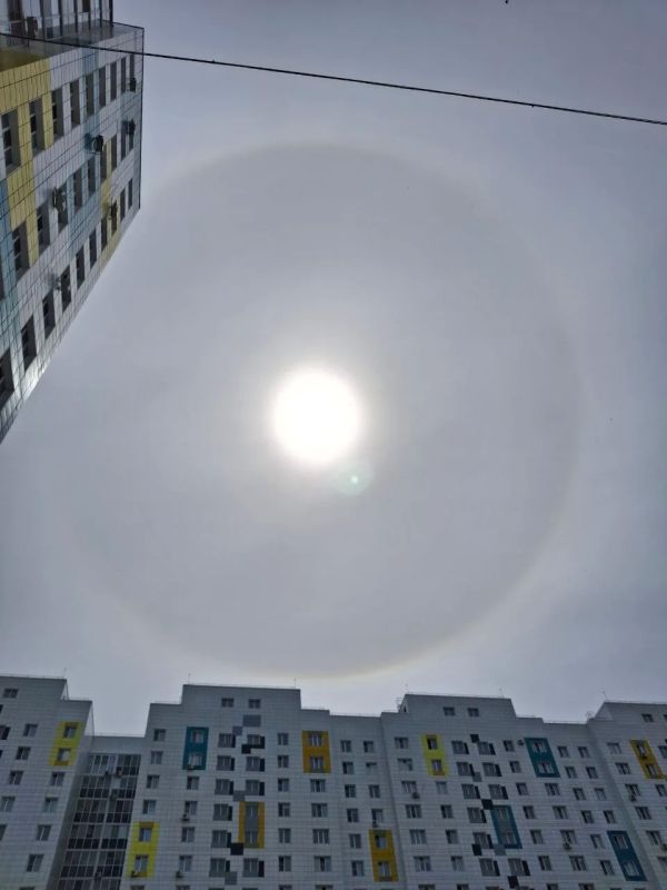 Прямо сейчас воронежцы могут полюбоваться солнечным гало Прямо сейчас воронежцы могут полюбоваться солнечным гало