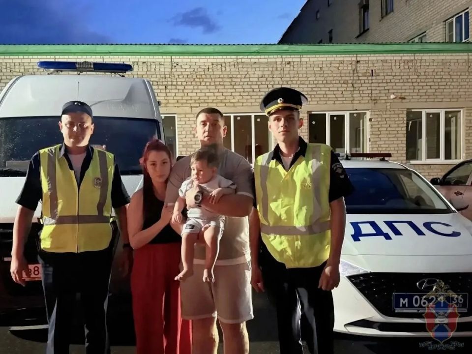 Полицейские оперативно доставили ребенка в медицинское учреждение для оказания помощи Полицейские оперативно доставили ребенка в медицинское учреждение для оказания помощи
