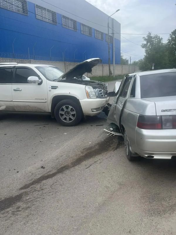 В Воронеже сотрудники Госавтоинспекции устанавливают обстоятельства столкновения транспортных средств