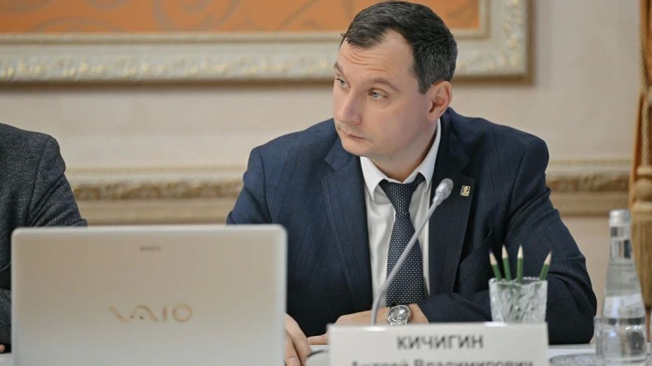 Воронежский губернатор поздравил главу Панинского района Андрея Кичигина с юбилеем