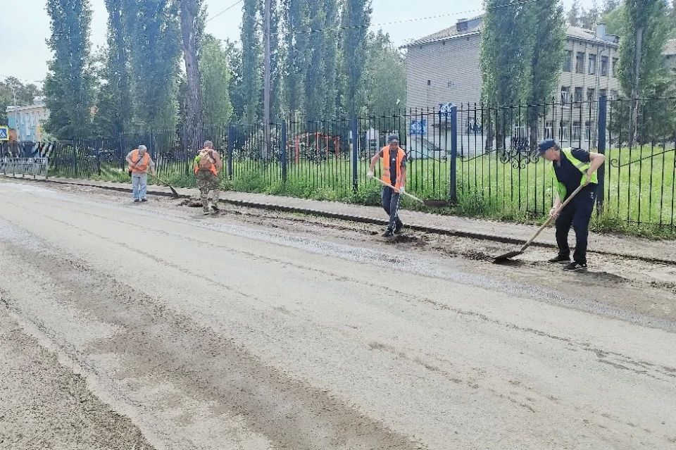 Комплексный подход: сегодня комбинат благоустройства работал в микрорайоне Краснолесный Комплексный подход: сегодня комбинат благоустройства работал в микрорайоне Краснолесный