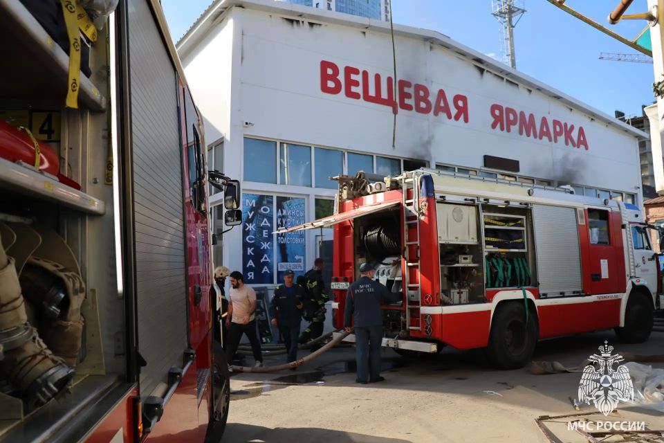 #МЧС36Официально. В 16.47 поступило сообщение о загорании в павильоне на территории Кольцовского рынка #МЧС36Официально. В 16.47 поступило сообщение о загорании в павильоне на территории Кольцовского рынка