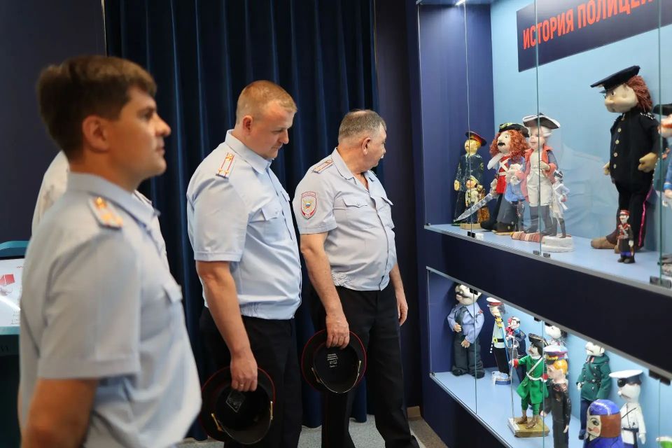 Начальники районных отделов полиции Воронежской области прикоснулись к истории ведомства Начальники районных отделов полиции Воронежской области прикоснулись к истории ведомства