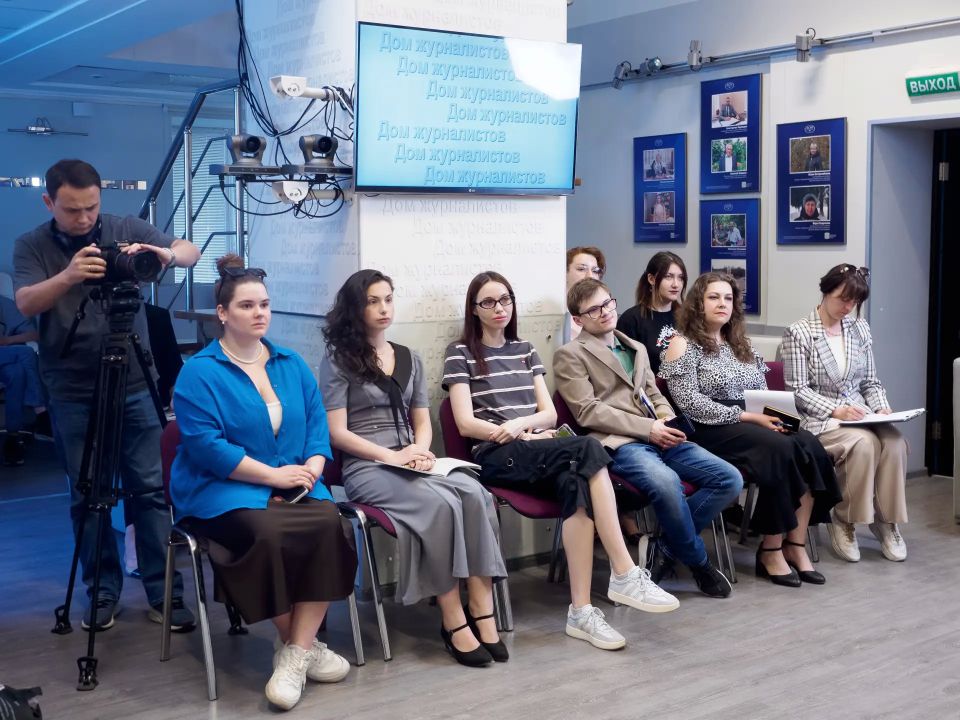 В Доме журналистов прошла большая пресс-конференция министра культуры Воронежской области В Доме журналистов прошла большая пресс-конференция министра культуры Воронежской области