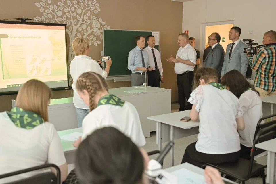 Вице-спикер Госдумы Алексей Гордеев посетил Павловский район Воронежской области и принял участие в форуме ТОС Вице-спикер Госдумы Алексей Гордеев посетил Павловский район Воронежской области и принял участие в форуме ТОС