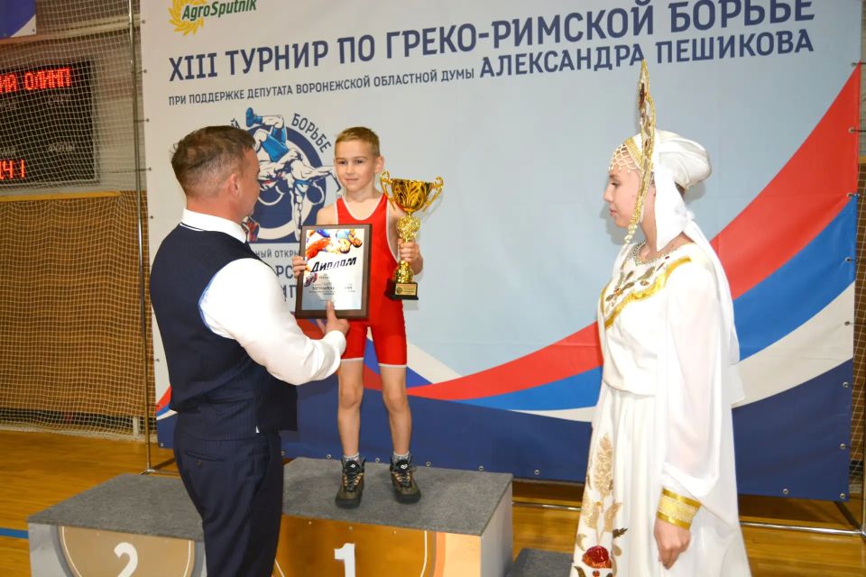 300 юных спортсменов со всей России объединил турнир по греко-римской борьбе в Богучаре 300 юных спортсменов со всей России объединил турнир по греко-римской борьбе в Богучаре