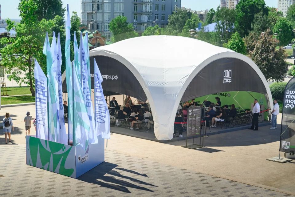 Форум «Зодчество ВРН 2026» подарил нам огромное количество ярких моментов - и, конечно, фотографий тоже получилось очень много! Форум «Зодчество ВРН 2026» подарил нам огромное количество ярких моментов - и, конечно, фотографий тоже получилось очень много!
