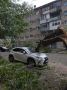 В центре Воронежа дерево упало на Lexus и KIA