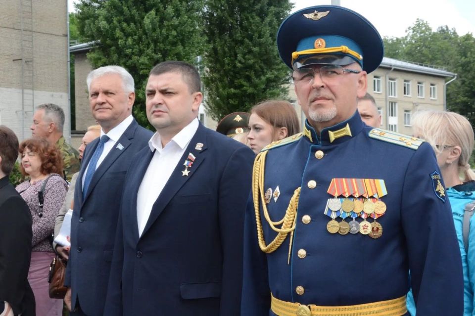 Председатель Воронежской городской Думы, Герой России Андрей Дьяченко принял участие в праздновании последнего звонка в Михайловском кадетском корпусе Председатель Воронежской городской Думы, Герой России Андрей Дьяченко принял участие в праздновании последнего звонка в Михайловском кадетском корпусе