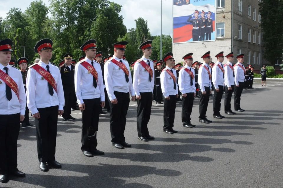 Председатель Воронежской городской Думы, Герой России Андрей Дьяченко принял участие в праздновании последнего звонка в Михайловском кадетском корпусе Председатель Воронежской городской Думы, Герой России Андрей Дьяченко принял участие в праздновании последнего звонка в Михайловском кадетском корпусе