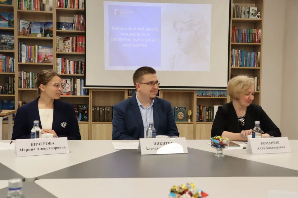 5 лет достойных побед! В юношеской библиотеке им. Кубанева министр культуры Воронежской области Мария Мазур встретилась с победителями Фонда президентских культурных инициатив 5 лет достойных побед! В юношеской библиотеке им. Кубанева министр культуры Воронежской области Мария Мазур встретилась с победителями Фонда президентских культурных инициатив