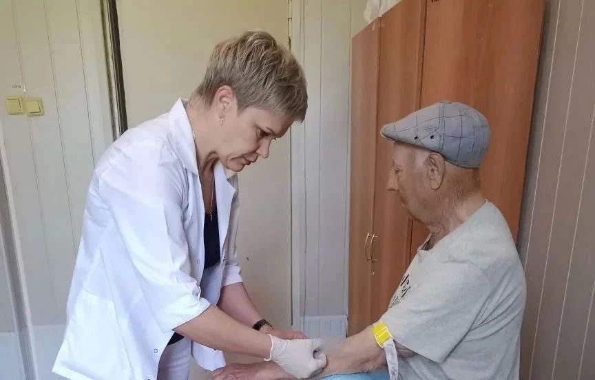 Почти две недели врачи Нижнедевицкой РБ обследовали жителей сёл на передвижном флюорографе Почти две недели врачи Нижнедевицкой РБ обследовали жителей сёл на передвижном флюорографе