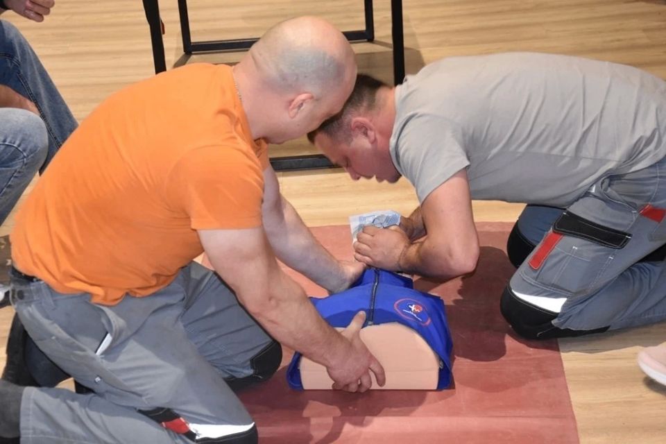 Эксперты Павловской РБ посетили местное предприятие с тренингом по первой помощи Эксперты Павловской РБ посетили местное предприятие с тренингом по первой помощи
