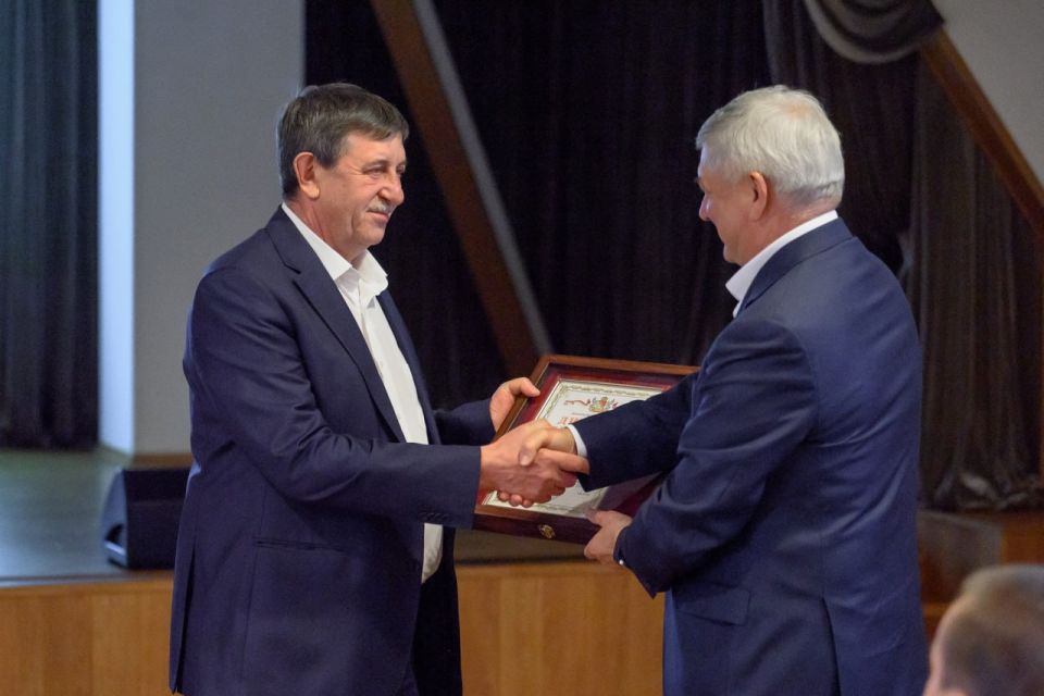 Юрий Матузов принял участие в заседании Гражданского собрания «Лидер» Юрий Матузов принял участие в заседании Гражданского собрания «Лидер»