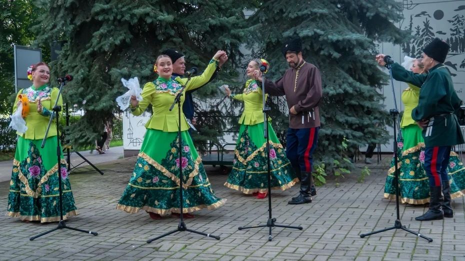 Бесплатные концерты пройдут в Кольцовском сквере в июне