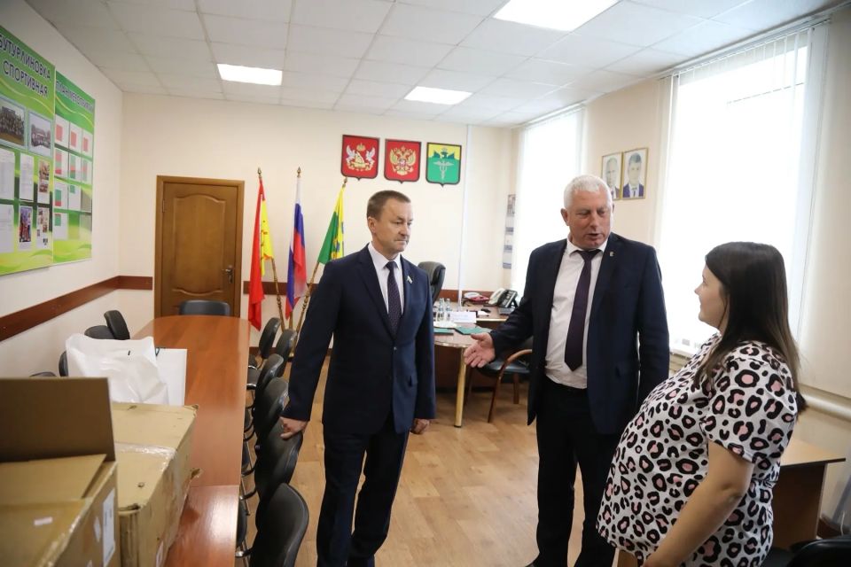 Председатель облдумы Юрий Матузов лично доставил оборудование для бойца СВО из Бутурлиновки по прямому обращению с передовой Председатель облдумы Юрий Матузов лично доставил оборудование для бойца СВО из Бутурлиновки по прямому обращению с передовой