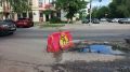 Вода на протяжении месяца заливает перекрёсток Ленинградской и Полины Осипенко