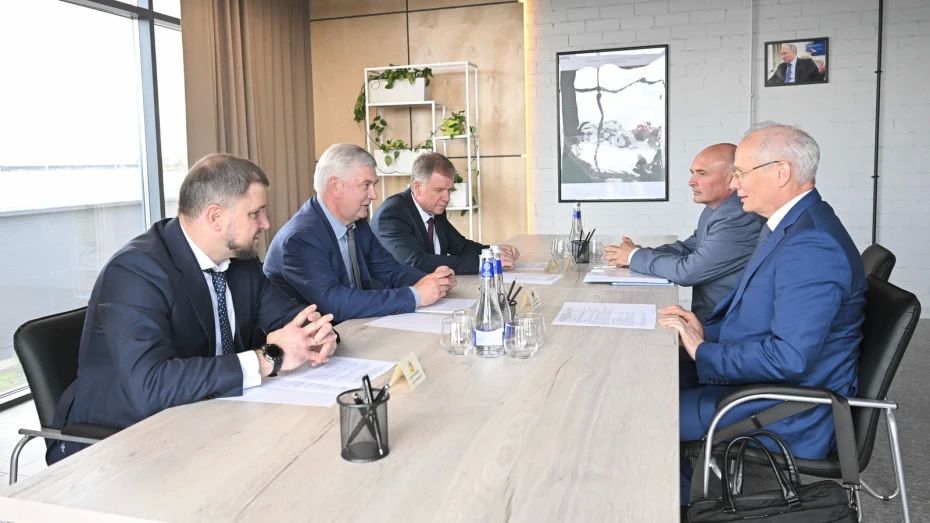 Губернатор Александр Гусев встретился с представителем Банка России на базе воронежского ИП «Перспектива»