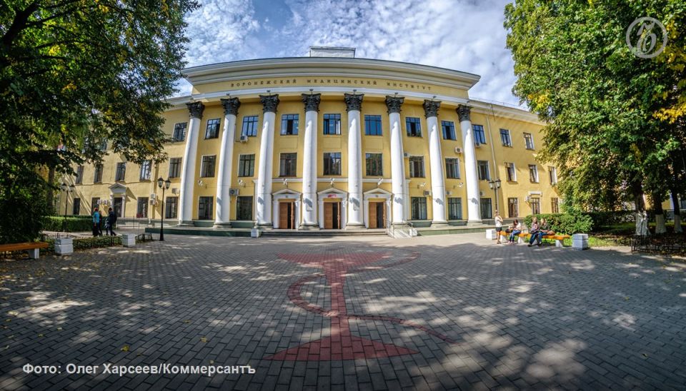 Обвиняемый в получении взяток экс-завкафедрой воронежского медвуза уходит на СВО