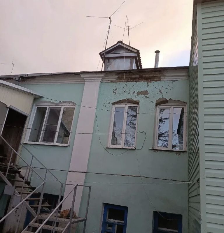 Жители Острогожска пожаловались на непригодное состояние двухэтажного дома