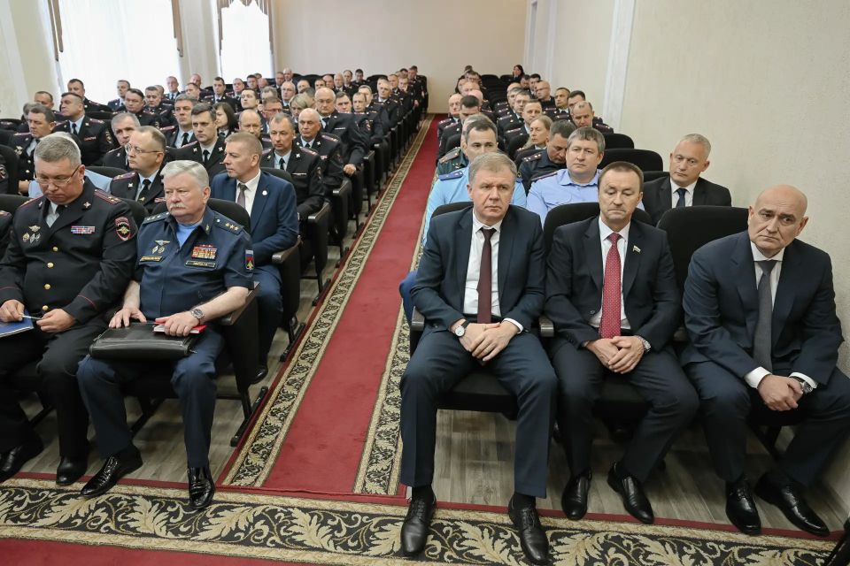 Александр Гусев: Министр внутренних дел России Владимир Колокольцев сегодня представил нового начальника ГУ МВД по Воронежской области – генерал-майора полиции Максима Петрушина Александр Гусев: Министр внутренних дел России Владимир Колокольцев сегодня представил нового начальника ГУ МВД по Воронежской области – генерал-майора полиции Максима Петрушина