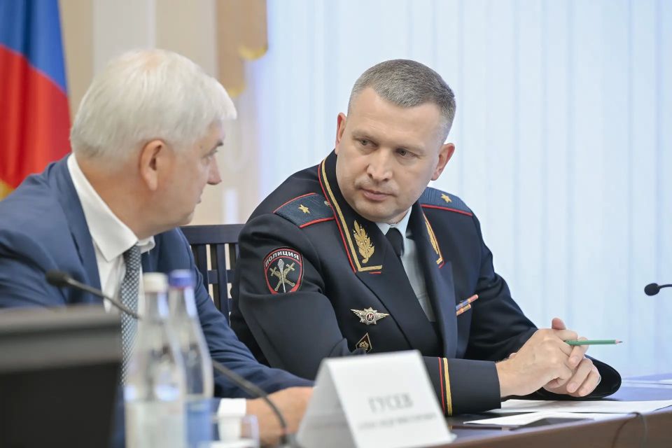 Александр Гусев: Министр внутренних дел России Владимир Колокольцев сегодня представил нового начальника ГУ МВД по Воронежской области – генерал-майора полиции Максима Петрушина Александр Гусев: Министр внутренних дел России Владимир Колокольцев сегодня представил нового начальника ГУ МВД по Воронежской области – генерал-майора полиции Максима Петрушина