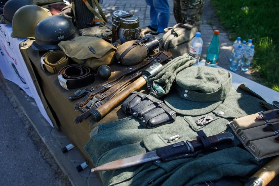 На территории Парка Патриотов организована выставка криминалистической техники Следственного комитета России, используемой при раскрытии преступлений и в ходе проведения архивно-поисковой работы, а также уличная экспозиция... На территории Парка Патриотов организована выставка криминалистической техники Следственного комитета России, используемой при раскрытии преступлений и в ходе проведения архивно-поисковой работы, а также уличная экспозиция...