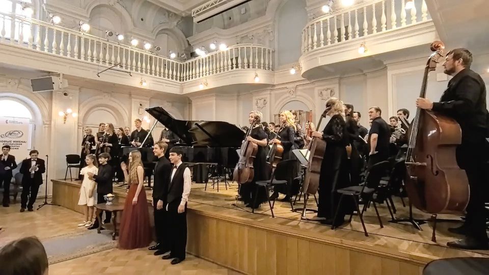 "Путь к славе. Начало". Симфонический оркестр ВКЗ вместе со стипендиатами фонда "Новые имена" выступил на гастролях в Москве и Ярославле "Путь к славе. Начало". Симфонический оркестр ВКЗ вместе со стипендиатами фонда "Новые имена" выступил на гастролях в Москве и Ярославле